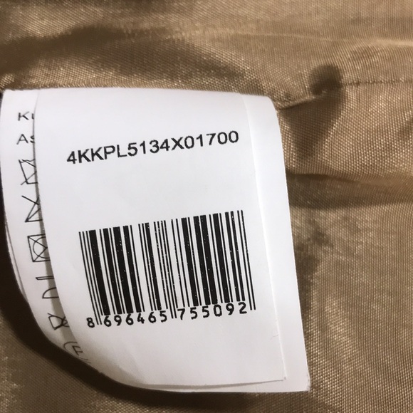 Wool-Blend Short Coat

Classic short coat in our soft wool-blend - Picture 5 of 13